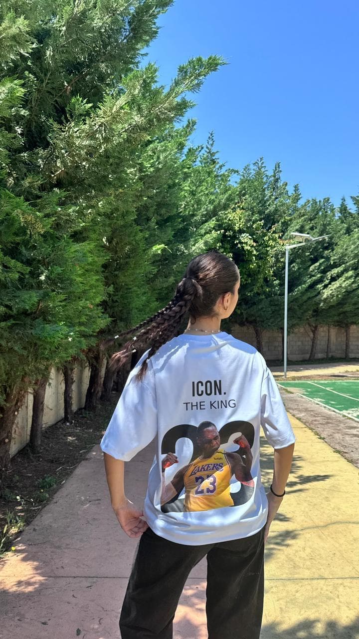 lebron-tee model